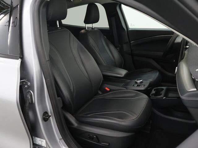 Ford MUSTANG Mach-E Extended RWD 98 kWh | Panoramadak | Navigatie | Parkeercamera 360° | Keyless Go | B&O | Cruise Control Adaptief | Elektr, Achterklep |