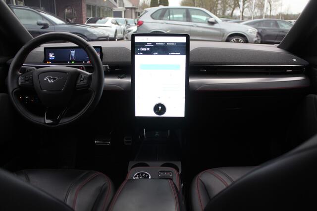 Ford MUSTANG Mach-E Extended First Edition AWD 98 kWh / Glascoating / Panoramadak / Camera / Leder / 19'' / B&O / Keyless / DAB / Dodehoek / ACC / Navigatie / Sfeerverlichting / Stoelverwarming