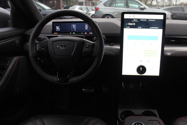 Ford MUSTANG Mach-E Extended First Edition AWD 98 kWh / Glascoating / Panoramadak / Camera / Leder / 19'' / B&O / Keyless / DAB / Dodehoek / ACC / Navigatie / Sfeerverlichting / Stoelverwarming