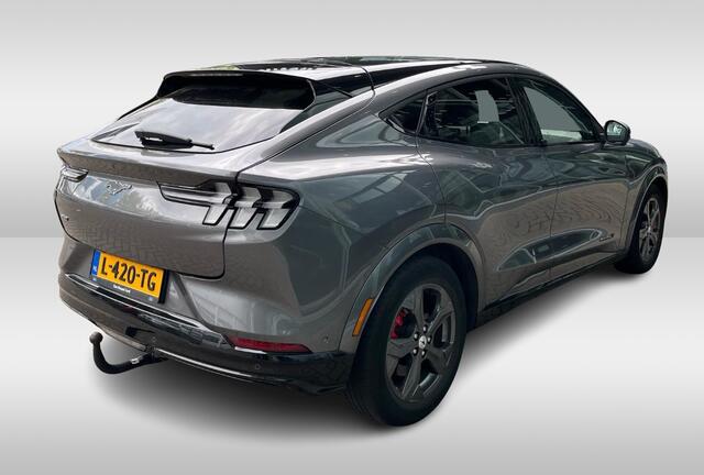 Ford MUSTANG Mach-E Extended First Edition AWD 98 kWh / Panoramadak / Camera / Leder / 19'' / B&O / Keyless / DAB / Dodehoek / ACC / Navigatie / Sfeerverlichting / Stoelverwarming