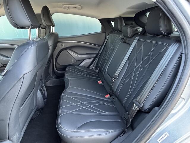 Ford MUSTANG Mach-E BWJ 2021 RWD 75 kWh 259 PK STUURVERW. / STOELVERW. / LEDER / 360 CAMERA / ELEK. ACHTERKLEP / ADAPT. CRUISE / NAVI / BLUETOOTH / LMV / PRIV. GLAS / ISOFIX / MULTIFUNCT. STUUR / PDC