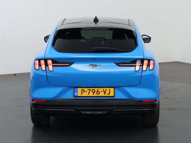 Ford MUSTANG Mach-E Extended RWD 98 kWh | Trekhaak | Panoramadak | Parkeercamera 360° | B&O | Elektr. Achterklep |
