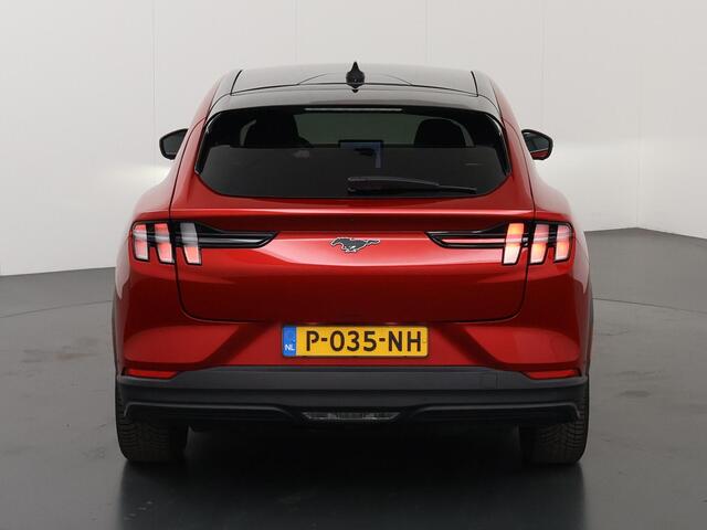 Ford MUSTANG Mach-E Extended RWD 98 kWh | Panoramadak | Navigatie | Parkeercamera 360° | Keyless Go | B&O | Cruise Control Adaptief | Elektr, Achterklep |