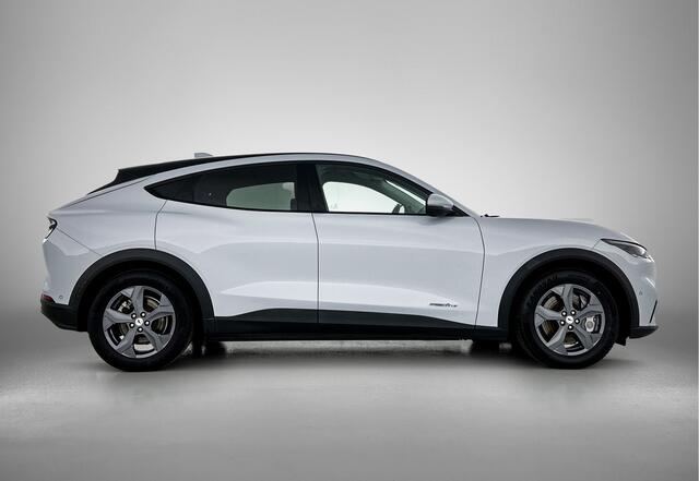 Ford MUSTANG Mach-E RWD 75 kWh | 1e Eigenaar | B&O | 360 Camera | Trekhaak | Leder | Achterklep elektrisch |