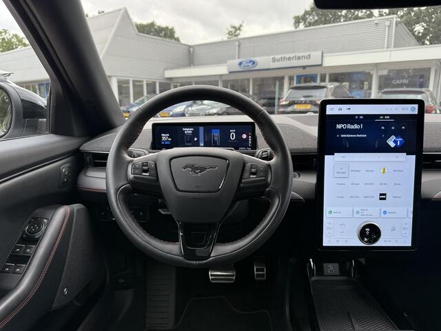 Ford MUSTANG Mach-E Premium AWD 75 kWh | SCI | 269pk Panorama dak | B&O Audio | Adaptieve Cruise | Dodehoeksensoren | Elek Achterklep