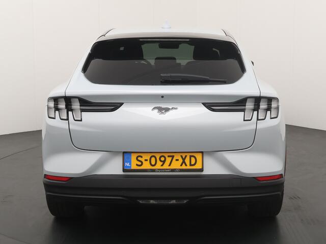 Ford MUSTANG Mach-E Extended RWD 98 kWh | Adapt. Cruise | Clima | Winterpack | Leer | Camera | Apple carplay | Android Auto |