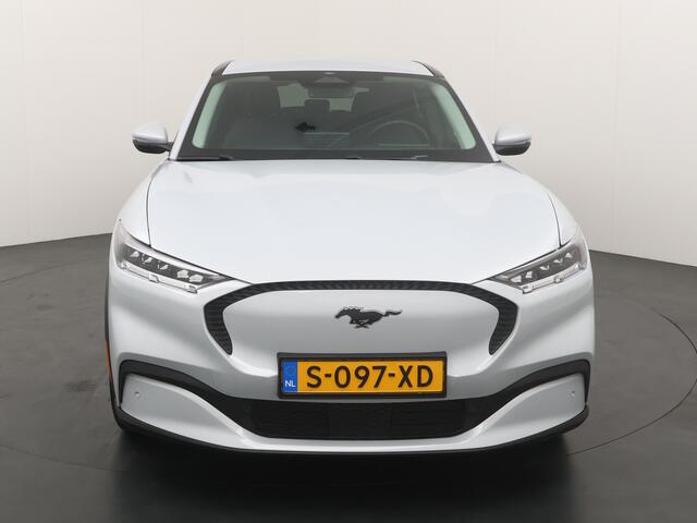 Ford MUSTANG Mach-E Extended RWD 98 kWh | Adapt. Cruise | Clima | Winterpack | Leer | Camera | Apple carplay | Android Auto |