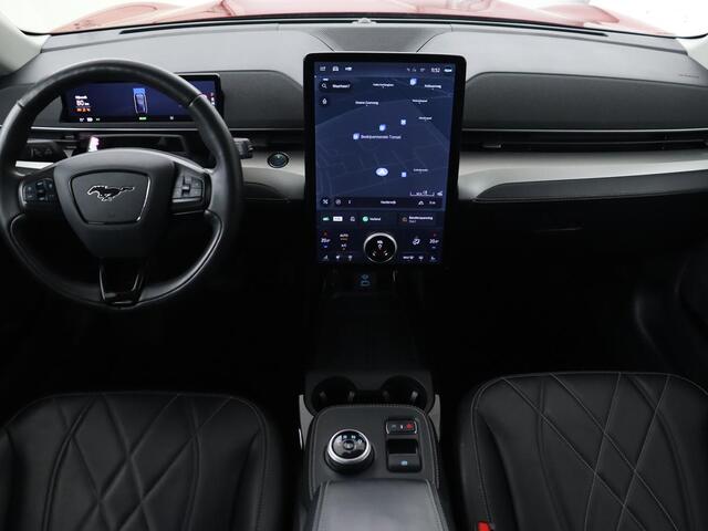 Ford MUSTANG Mach-E RWD 75 kWh | Leder | Stoelverwarming | 360 Camera | B&O Sound | Adaptive cruise | Carplay | Keyless | Navigatie | Stuurverwarming | Full LED | 20'' lichtmetalen velgen