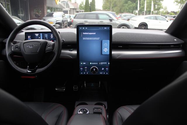 Ford MUSTANG Mach-E Extended AWD 98 kWh / SoH 94.1% / Trekhaak / Panoramadak / Camera / Leder / 19'' / B&O / Keyless / DAB / Dodehoek / ACC / Navigatie / Sfeerverlichting / Stoelverwarming