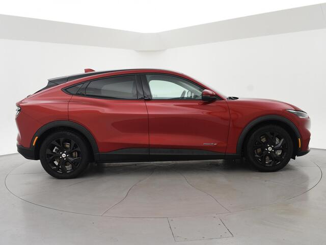 Ford MUSTANG Mach-E 75kWh LUCID RED + STUURVERW. / ADAPTIVE CRUISE / CARPLAY