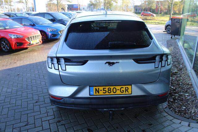Ford MUSTANG Mach-E RWD 75 kWh | Trekhaak | Lederen bekleding | Voorruitverwarming | Stoelverwarming | Adaptieve cruise Control | Camera | Electrische achterklep