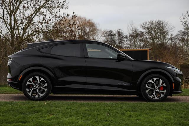 Ford MUSTANG Mach-E AWD 75 kWh ? Pano ? 360Cam ? B&O