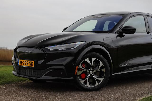 Ford MUSTANG Mach-E AWD 75 kWh ? Pano ? 360Cam ? B&O