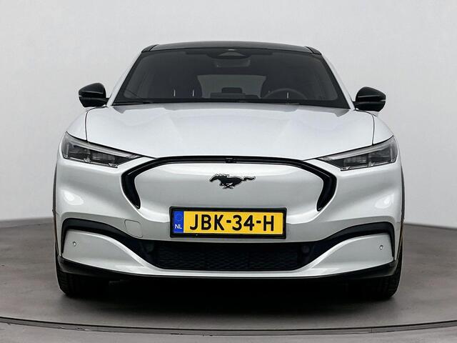 Ford MUSTANG Mach-E Extended AWD 98 kWh | SOH 97.8% | Panorama dak | Leder interieur | Elektrische achterklep | Stoelverwarming | Stuurwiel verwarmt | Achteruitrij Camera | Adaptive Cruise |