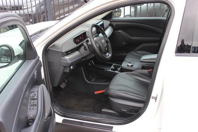 Ford MUSTANG Mach-E Extended RWD 98 kWh, Panoramadak, Leer!