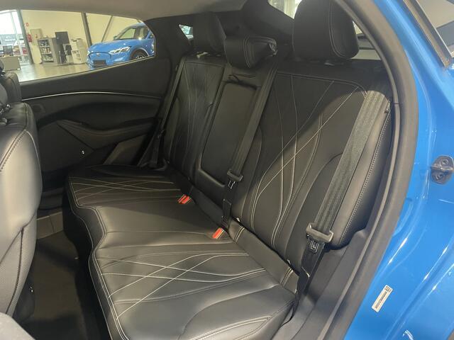 Ford MUSTANG Mach-E RWD 75 kWh 268 pk | Adapt. cruise | LED | 360° Camera | B&O | Apple Carplay draadloos | Stuurverw. | Stoelverw. |