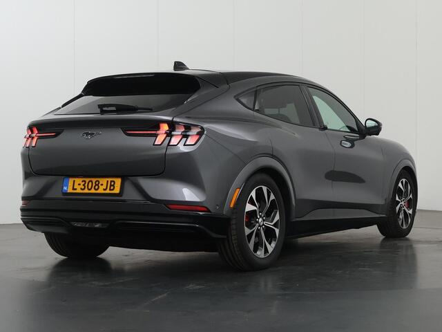 Ford MUSTANG Mach-E Extended First Edition AWD 98 kWh | Trekhaak | Panoramadak | 360° Camera | B&O | Cruise Control Adaptief | Navigatie | Elektr. Achterklep |