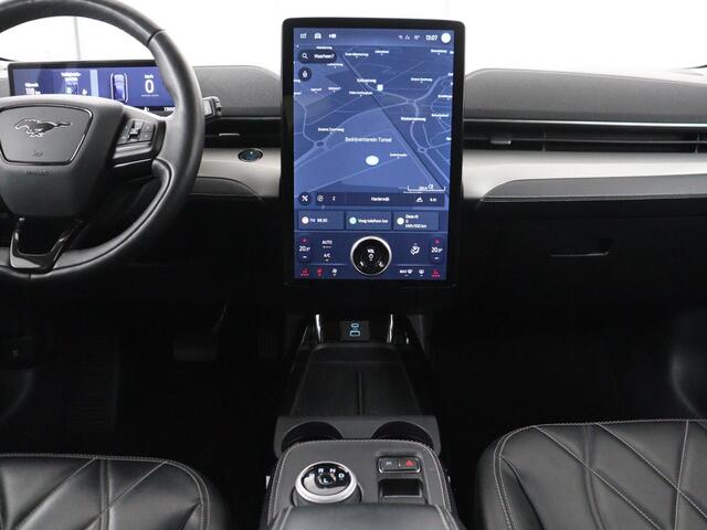 Ford MUSTANG Mach-E RWD 75 kWh | SOH 94% | Leder | Stoelverwarming | Adaptive cruise | Camera | Carplay | Navigatie | Stuurverwarming | Keyless | Full LED | Dodehoek detectie