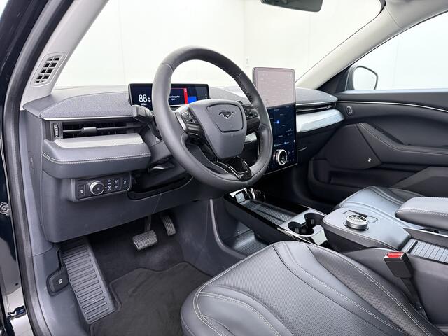 Ford MUSTANG Mach-E SOH 93% RWD 75kWh Technology Pack Plus Panoramadak B&O®-Audio Leder 360°Camera Navi Ecc Apple Carplay/Android Auto Elek.Stoelen+Memory Elek.Achterklep Stuur+Stoelverwarming Lane Assist Led Active Driver Assist FordPass Connect(TM) 1e Eigenaar Origi