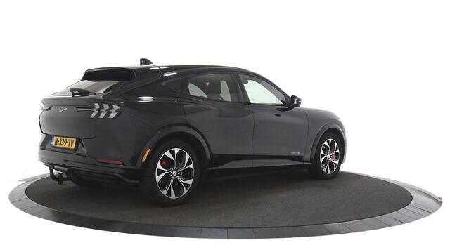 Ford MUSTANG Mach-E AWD 75 kWh Trekhaak / Panoramadak / SOH 100%