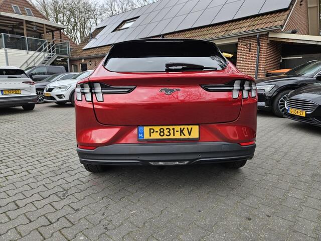 Ford MUSTANG EXTENDED RWD 98 KWH 286PK Pano - Leer