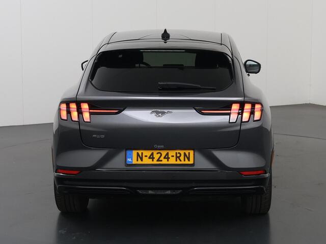Ford MUSTANG Mach-E Extended First Edition AWD 98 kWh | SOH 94,1% | Trekhaak | Panoramadak | 360° Camera | B&O | Cruise Control Adaptief | Navigatie | Elek. Achterklep | Keyless Entry/Go |