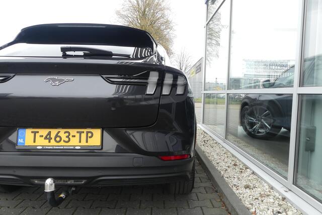 Ford MUSTANG Mach-E Extended Premium RWD 98 kWh TREKHAAK AFNEEMBAAR (1.000KG), PANO, 360° CAMERA, MEMORY, WINTER PACK, ADAPT. CRUISE, CLIMA, NAVI, PDC V&A, APPLE CARPLAY/ANDROID AUTO, BLIS, KEYLESS, B&O, ELEKT. ACHTERKLEP, ELEKT. PASSAGIERSSTOEL, 38.851KM