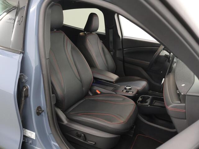 Ford MUSTANG Mach-E Extended Premium RWD 98 kWh | Navigatie | Parkeercamera 360° | Keyless Go | B&O | Cruise Control Adaptief | Elektr, Achterklep |