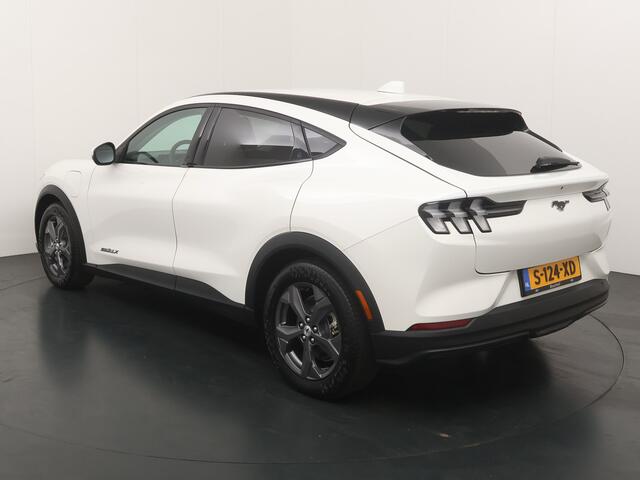 Ford MUSTANG Mach-E Extended RWD 294 pk 98 kWh | Adapt. Cruise | Clima | Winterpack | Leer | Camera | Apple carplay | Android Auto | SOH 97,5%