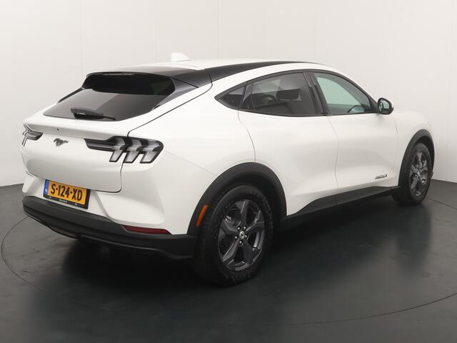 Ford MUSTANG Mach-E Extended RWD 294 pk 98 kWh | Adapt. Cruise | Clima | Winterpack | Leer | Camera | Apple carplay | Android Auto | SOH 97,5%