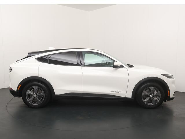 Ford MUSTANG Mach-E Extended RWD 294 pk 98 kWh | Adapt. Cruise | Clima | Winterpack | Leer | Camera | Apple carplay | Android Auto | SOH 97,5%