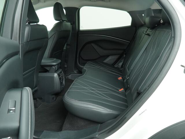 Ford MUSTANG Mach-E Extended RWD 294 pk 98 kWh | Adapt. Cruise | Clima | Winterpack | Leer | Camera | Apple carplay | Android Auto | SOH 97,5%