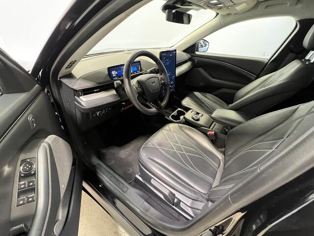 Ford MUSTANG Mach-E RWD 75 kWh | Navigatie/Android/Apple Carplay | LM Velgen 18" | Voorstoelen/Stuur/Voorruit Verwarmd | Cruise Control Adaptief | Airco |