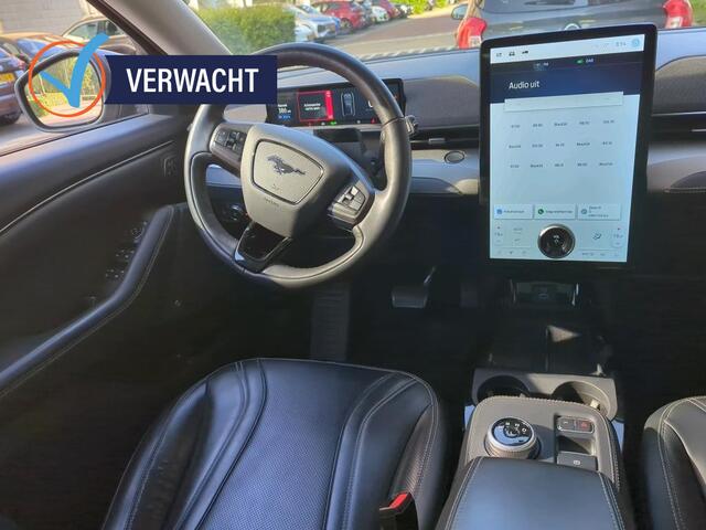 Ford MUSTANG Mach-E RWD 75 kWh | Geen import | Trekhaak | Panoramadak