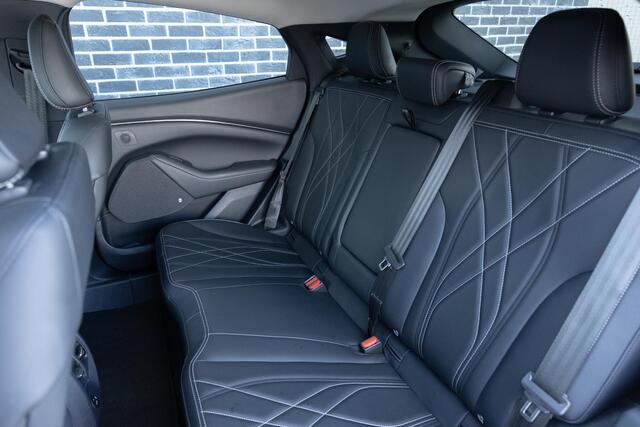 Ford MUSTANG Mach-E RWD 75 kWh | Trekhaak | Keyless Entry | Elektrische Achterklep | Bang Olufsen Audio | 360 Graden Camera | Parkeersensoren | Stoelverwarming | Cruise Control Adaptief | Navigatie | Apple Carplay | Android Auto