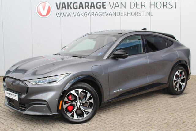 Ford MUSTANG Mach-E Premium AWD 75kWh/269pk vierwielaandrijving ! Fabrieksgarantie t/m 29-06-2029 ! Panoramadak, Winter pakket, B&O soundsystem, Camera, 19" LMV, Adaptieve Cruise Control, Metallic lak, Side assist, LED verlichting etc.