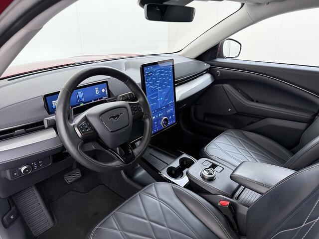 Ford MUSTANG Mach-E Extended RWD 98kWh SOH 94% Trekhaak Adap.Cruise B&O-Audio Leder 360°Camera Stoel+Stuurverwarming Navi Ecc Apple Carplay Android Auto Lmv 18" Privacy Glas Pdc Voorruitverwarming DAB Elek.Achterklep Keyless Dodehoekwaarschuwing 1e Eigenaar 750KG Trekgewicht Origineel Nederlandse Auto