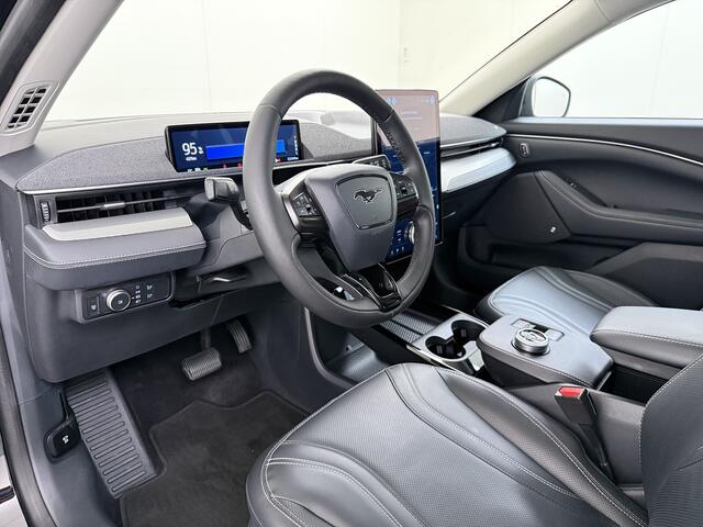 Ford MUSTANG Mach-E Extended RWD 98kWh Technology Pack Plus Panoramadak Trekhaak Adap.Cruise SOH 94% B&O-Audio 360°Camera Leder Elek.Stoelen+Memory Navi Stoel+Stuurverwarming Apple Carplay Android Auto Elek.Achterklep Lmv 18" Pdc Led Isofix DAB 1e Eigenaar 750KG Trekgewicht Origineel Nederlandse Auto
