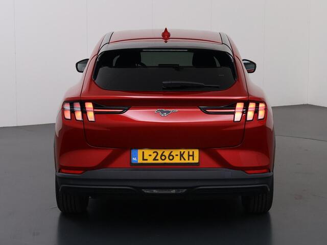 Ford MUSTANG Mach-E RWD 75 kWh | Winterpakket | Navigatie | Parkeercamera | Climate Control | Leder |