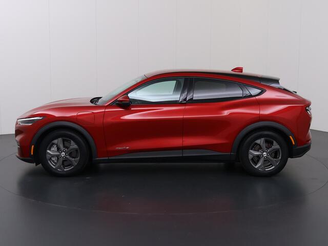 Ford MUSTANG Mach-E RWD 75 kWh | Winterpakket | Navigatie | Parkeercamera | Climate Control | Leder |