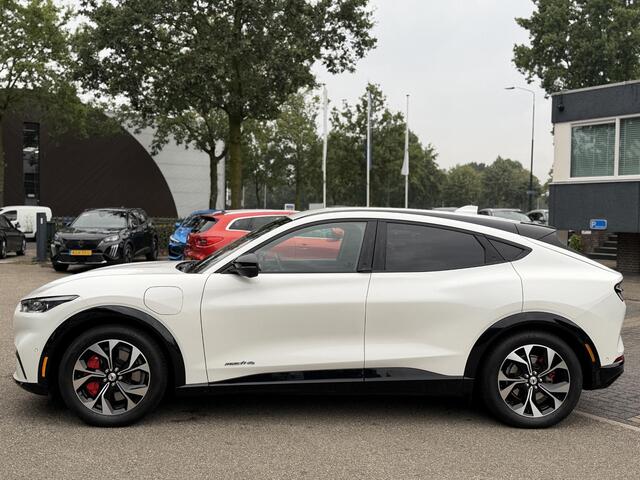 Ford MUSTANG Mach-E AWD 75 kWh SOH 93% ORIGINEEL NL AUTO MET NAP | B&O PREMIUM AUDIO | LEREN BEKLEDING | 360° CAMERA | ELEKTRISCHE STOELEN MET GEHEUGEN | TECHNOLOGY PACK | WINTERPAKKET | ADAPTIVE CRUISE CONTROL | DODEHOEKDETECTIE | FORD DEALER ONDERHOUDEN | ALL-IN PRIJS INCL. 12 MND BOVAG GARANTIE |
