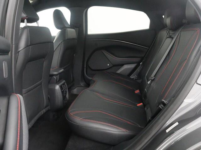 Ford MUSTANG Mach-E Extended First Edition AWD 98 kWh | SOH 92,4% | Leder | Panoramadak | Memory | Dodehoek detectie | Adaptive cruise | Stuur/stoelverwarming | 360 camera | Park assist | Elektrische achterklep