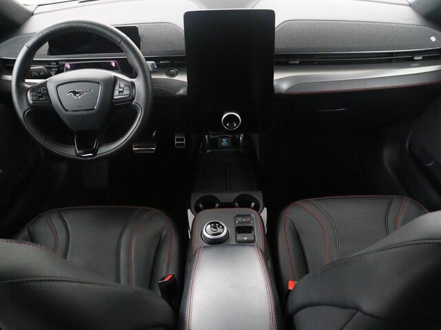 Ford MUSTANG Mach-E Extended First Edition AWD 98 kWh | SOH 92,4% | Leder | Panoramadak | Memory | Dodehoek detectie | Adaptive cruise | Stuur/stoelverwarming | 360 camera | Park assist | Elektrische achterklep