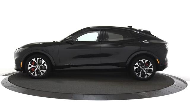 Ford MUSTANG Mach-E AWD 75 kWh Panoramadak / Trekhaak / SOH 95%