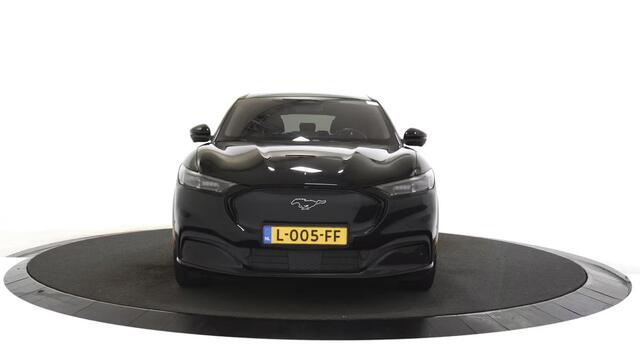 Ford MUSTANG Mach-E AWD 75 kWh Panoramadak / Trekhaak / SOH 95%