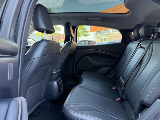 Ford MUSTANG Mach-E BWJ 2021 RWD 259 PK 75 kWh TREKHAAK | PANODAK | ADAPTIVE CRUISE | LEDER | FULL LED | STOEL + STUURVERW. | NAVI | CLIMA | ELEKR. ACHTERKLEP | DODE HOEK | CARPLAY + ANDROID | LMV | PDC