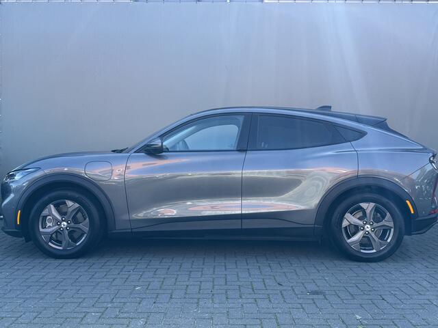 Ford MUSTANG Mach-E BWJ 2021 RWD 259 PK 75 kWh TREKHAAK | PANODAK | ADAPTIVE CRUISE | LEDER | FULL LED | STOEL + STUURVERW. | NAVI | CLIMA | ELEKR. ACHTERKLEP | DODE HOEK | CARPLAY + ANDROID | LMV | PDC