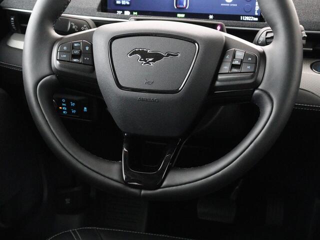 Ford MUSTANG Mach-E RWD 75 kWh | SOH 91,7% | Panoramadak | 360 Camera | Leder | Stoelverwarming | Adaptive cruise | B&O Sound | Stuurverwarming | Carplay | Keyless | Navigatie | Side Assist