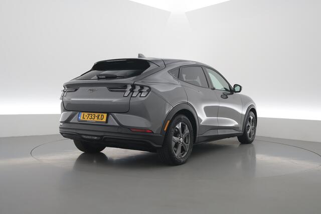 Ford MUSTANG Mach-E RWD 75 kWh | Rijklaar! | SOH 92% | Adapt. Cruise | Keyless | Leder | Stoel- stuurverw. | Camera | Dodehoek | Apple CarPlay