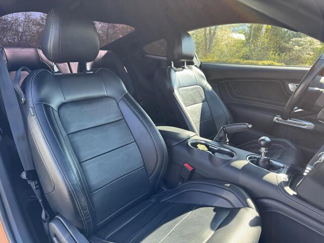 Ford MUSTANG Fastback 2.3 EcoBoost 289pk | Custom Pack Black | Lederen bekleding | Navigatie full map | Voorstoelen verwarmd en geventileerd | Audio installatie premium | Twister Orange – foto 10